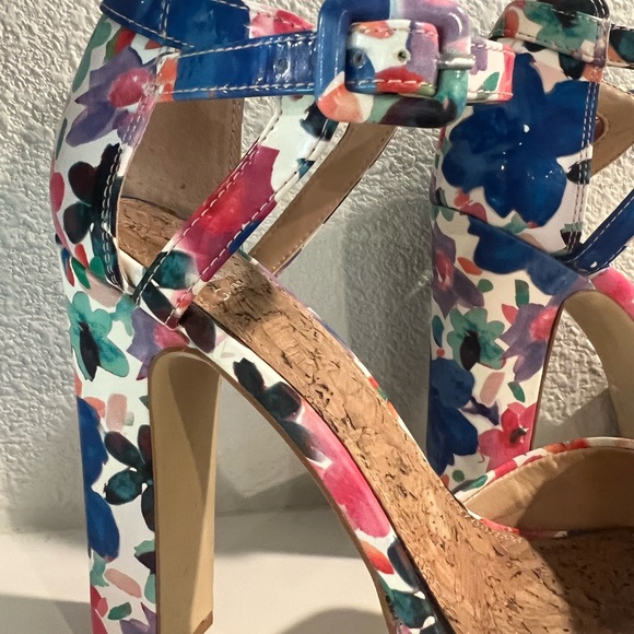 Gianni Bini floral ankle strap heels - Picture 2 of 7
